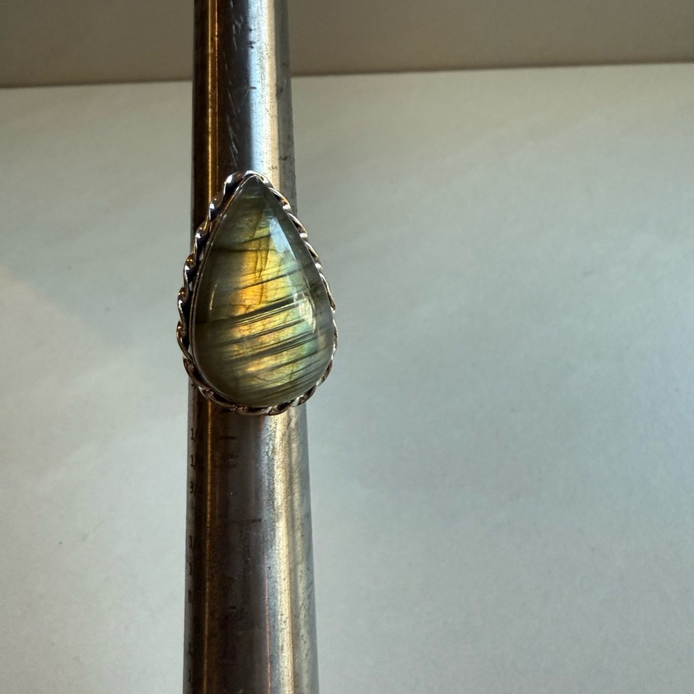 Elegant Silver Labradorite Ring